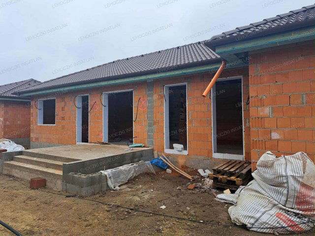 Eladó ikerház, Nyíregyházán 94.9 M Ft, 5 szobás