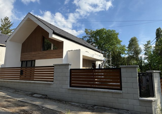 Eladó ikerház, Gödöllőn 150 M Ft, 5 szobás