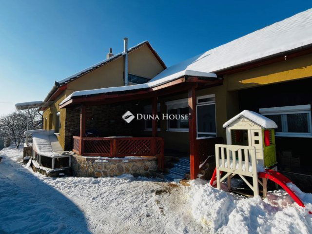 Eladó családi ház, Tápiószecsőn 89.9 M Ft, 6 szobás