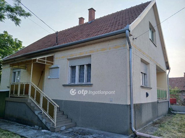 Eladó családi ház, Adácson 35 M Ft, 3 szobás