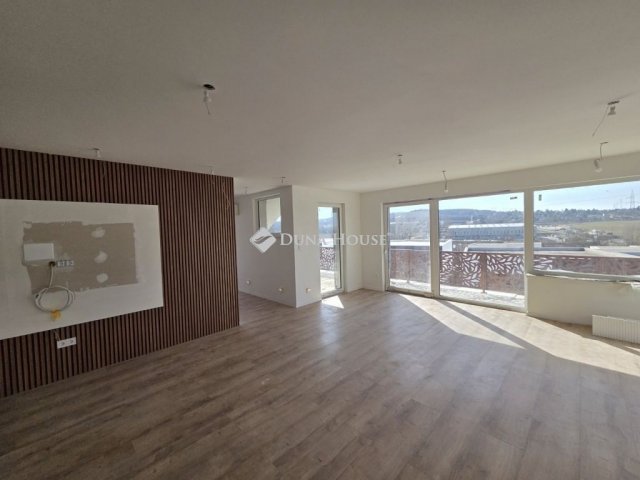 Eladó téglalakás, Mogyoródon 174.9 M Ft, 4 szobás