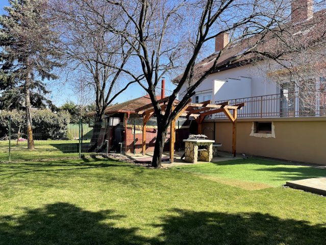 Eladó ikerház, Debrecenben 160 M Ft, 5 szobás