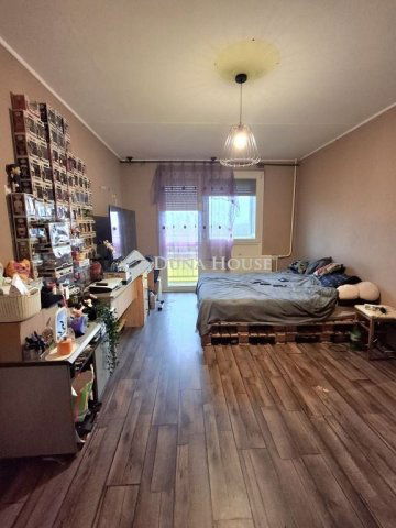 Eladó panellakás, Debrecenben 40.9 M Ft, 2 szobás