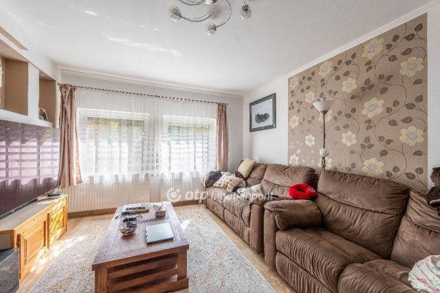 Eladó családi ház, Velencén 179.9 M Ft, 4 szobás