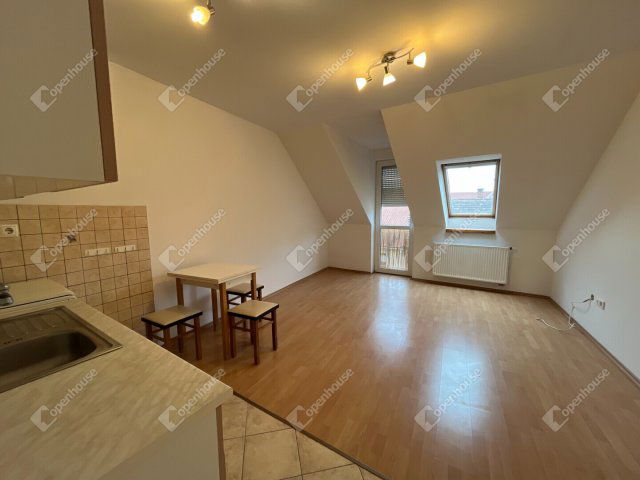 Eladó téglalakás, Szombathelyen 32.5 M Ft, 2 szobás