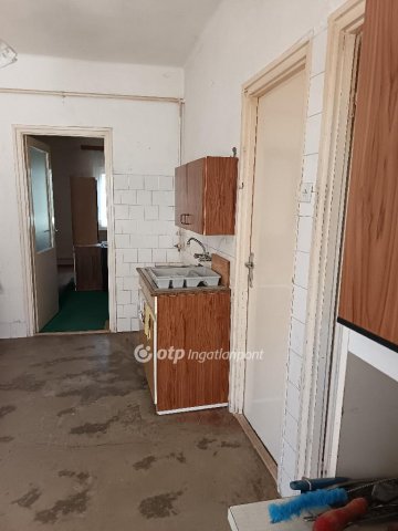 Eladó családi ház, Pécelen 52 M Ft, 3 szobás