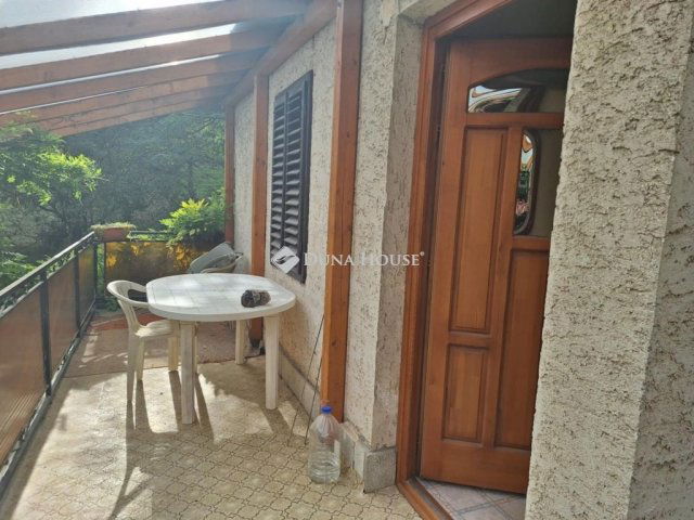 Eladó nyaraló, Neszmélyen 36.9 M Ft, 3 szobás