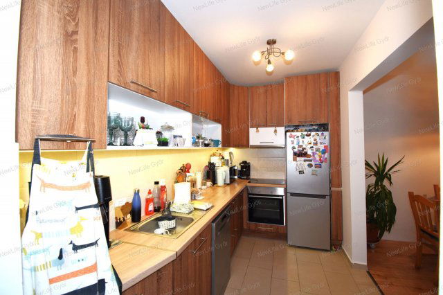 Eladó panellakás, Győrött 55.99 M Ft, 2+1 szobás