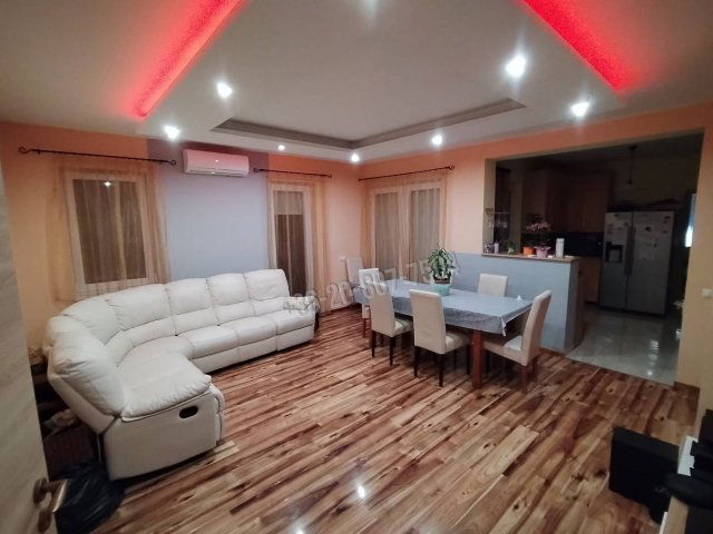 Eladó ikerház, Ostoroson 85 M Ft, 5 szobás / költözzbe.hu