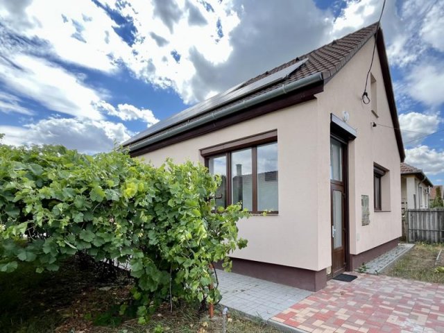 Eladó családi ház, Szentmártonkátán 67 M Ft, 3 szobás