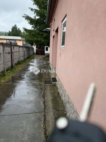 Eladó családi ház, Esztergomban 80 M Ft, 4 szobás