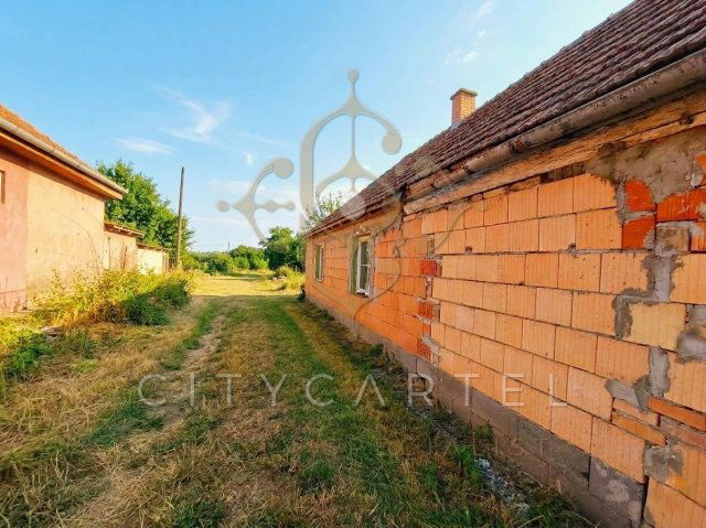 Eladó családi ház, Dunaföldváron 23 M Ft, 3 szobás