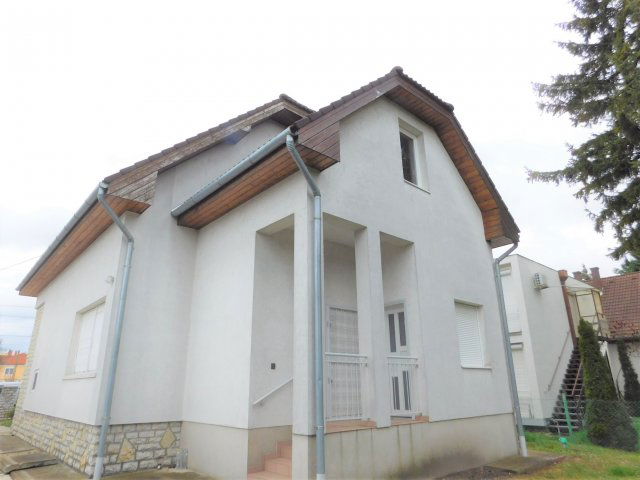 Eladó nyaraló, Siófokon 99.9 M Ft, 7 szobás