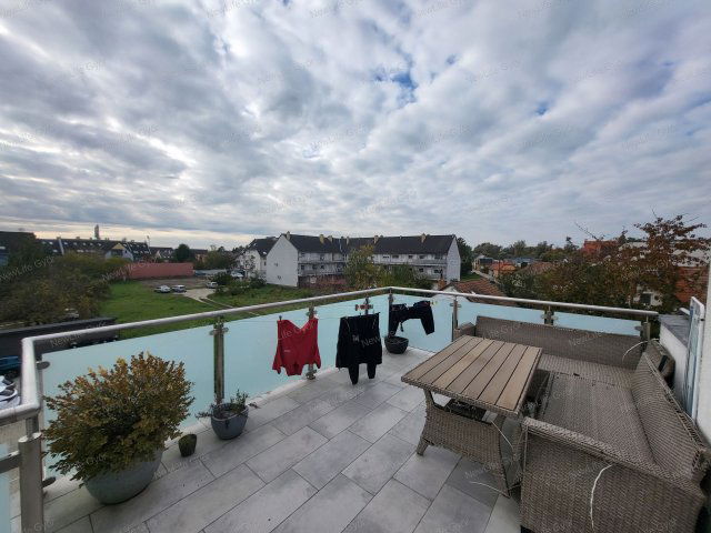 Eladó téglalakás, Győrött 83 M Ft, 3 szobás