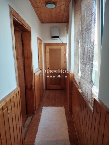Eladó téglalakás, Pécsett 59.9 M Ft, 4 szobás