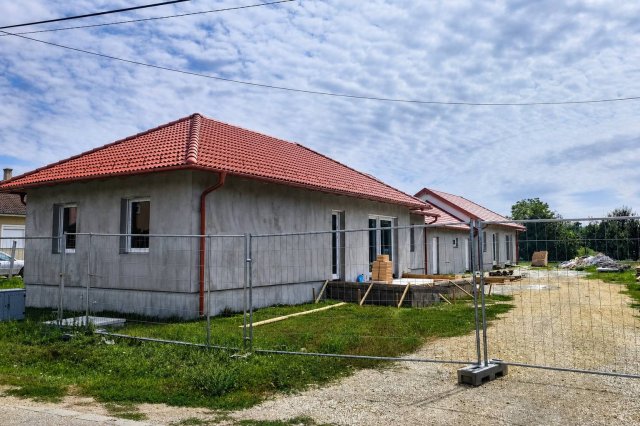 Eladó ikerház, Győrújfalun 115 M Ft, 5 szobás