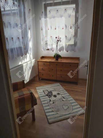 Eladó családi ház, Komáromban 69 M Ft, 4 szobás