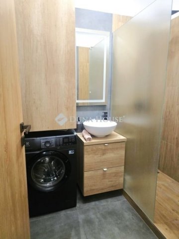 Eladó téglalakás, Pécsett 61.9 M Ft, 2 szobás