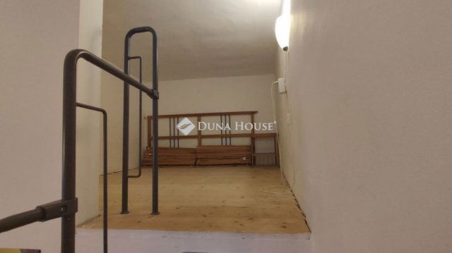 Eladó téglalakás, Budapesten, VI. kerületben 76.9 M Ft, 2 szobás