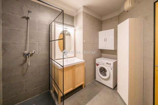 Eladó téglalakás, Budapesten, VI. kerületben 102.6 M Ft