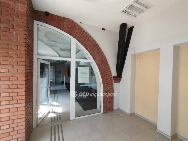 Eladó üzlethelyiség, Pakson 92.4 M Ft / költözzbe.hu