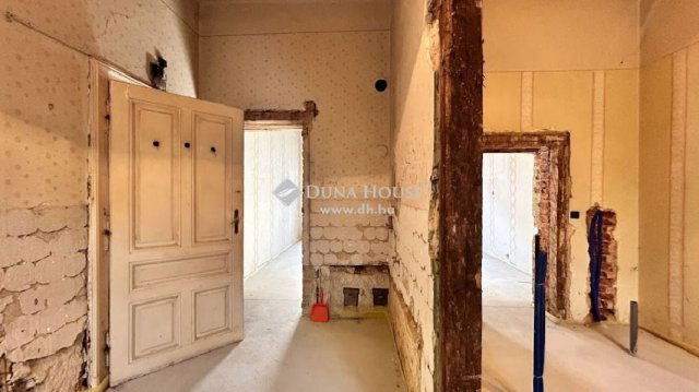 Eladó családi ház, Szombathelyen 64.99 M Ft, 6+1 szobás