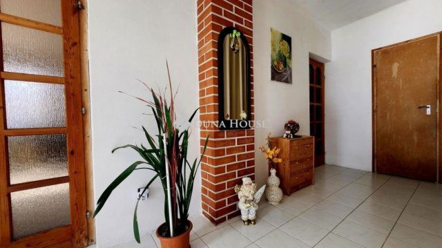 Eladó családi ház, Kiskunlacházán 85 M Ft, 5 szobás