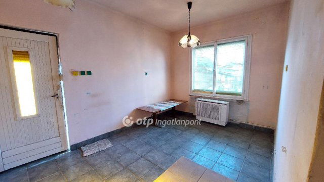 Eladó családi ház, Karcagon 15 M Ft, 2 szobás