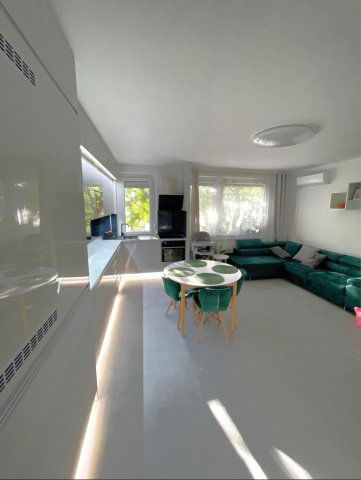 Eladó panellakás, Budapesten, III. kerületben 84.9 M Ft