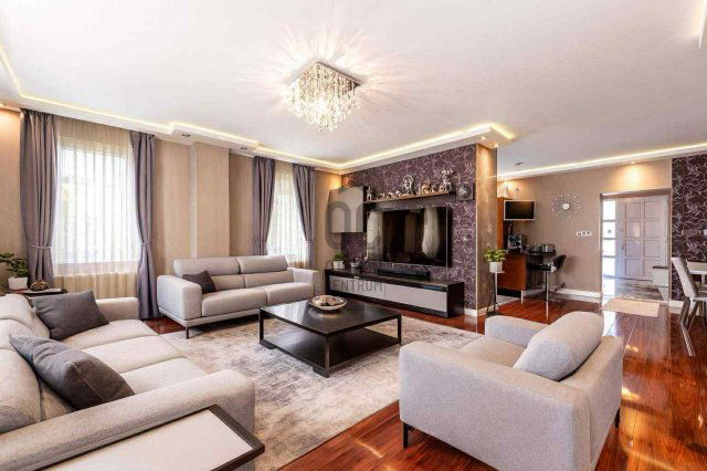 Eladó családi ház, Budapesten, III. kerületben, Csalma utcában