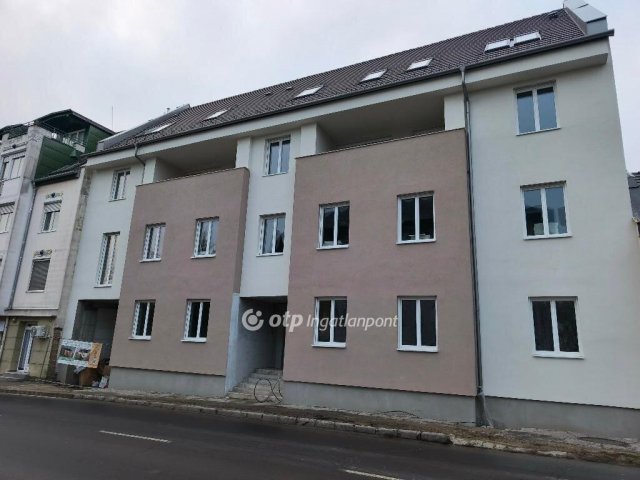 Eladó téglalakás, Nagykanizsán 79.99 M Ft, 3 szobás