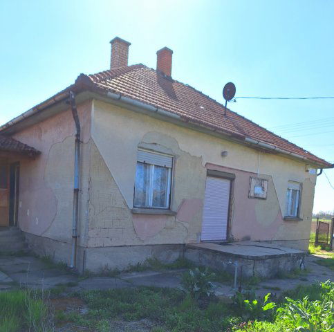 Eladó családi ház, Jászkisérén 5.9 M Ft, 2 szobás