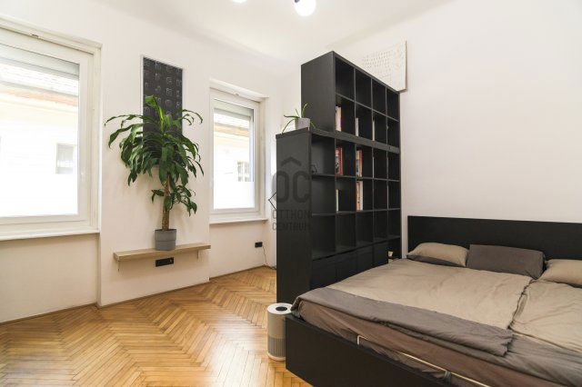 Eladó téglalakás, Budapesten, VI. kerületben 79.9 M Ft, 2 szobás