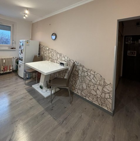 Eladó panellakás, Tiszaújvárosban 39.9 M Ft, 2+1 szobás