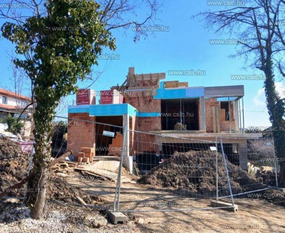 Eladó családi ház, Nagykovácsiban 339 M Ft, 5 szobás