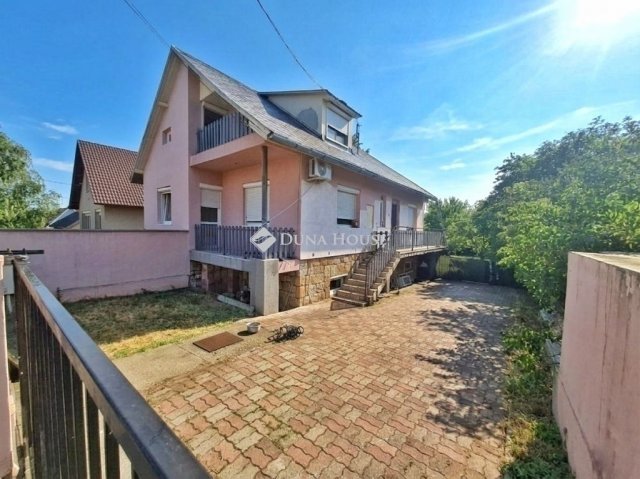 Eladó családi ház, Fóton 127.99 M Ft, 7 szobás