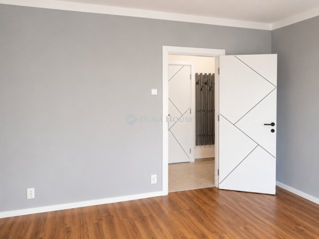 Eladó panellakás, Budapesten, XV. kerületben 64.9 M Ft, 3 szobás