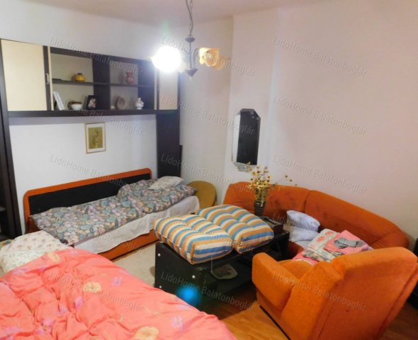 Eladó családi ház, Karádon 24.95 M Ft, 3 szobás