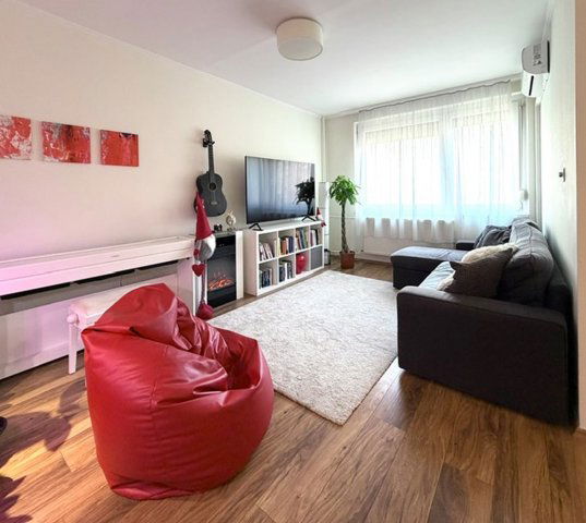 Eladó panellakás, III. kerületben, Amfiteátrum utcában