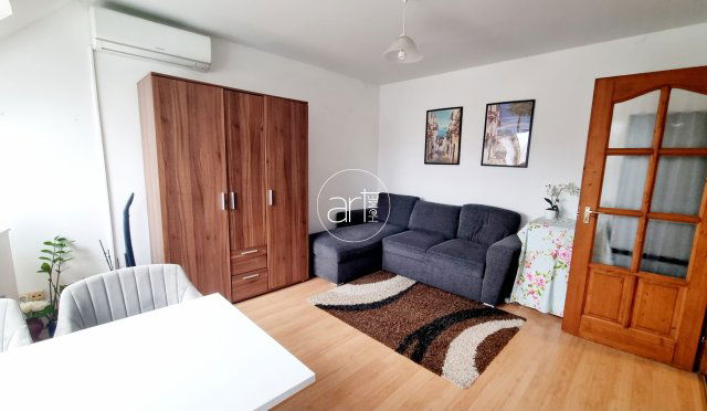 Eladó téglalakás, Szegeden 53.9 M Ft, 2 szobás