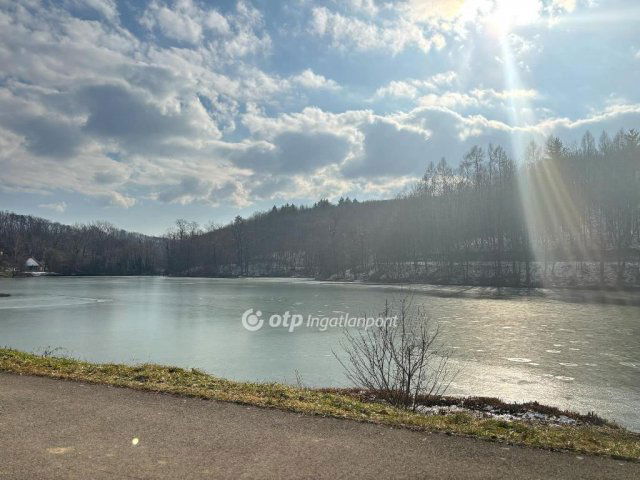 Eladó nyaraló, Komlón 33 M Ft, 1+1 szobás / költözzbe.hu