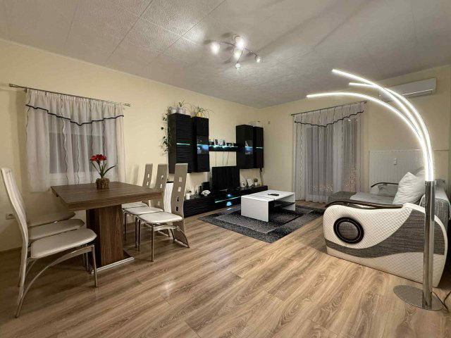 Eladó panellakás, Pécsett 54.99 M Ft, 2 szobás