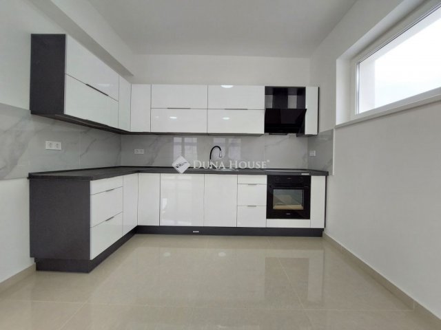 Eladó sorház, Budapesten, XVIII. kerületben 139.9 M Ft, 4 szobás