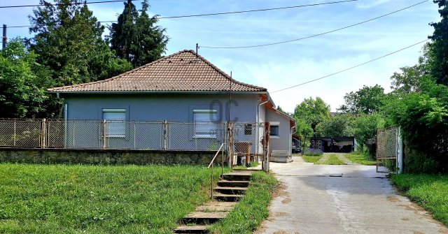 Eladó családi ház, Pécsett 69.99 M Ft, 3 szobás