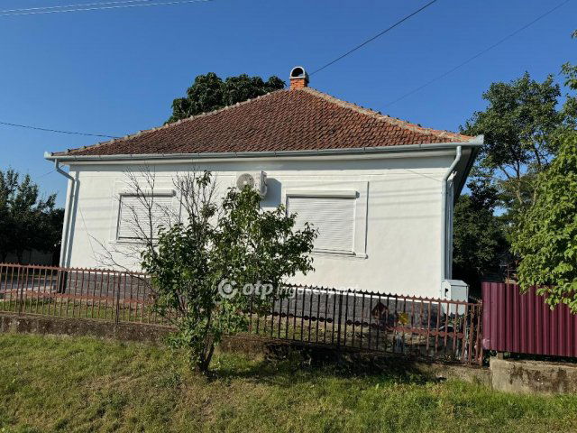 Eladó családi ház, Poroszlón 39.5 M Ft, 3 szobás