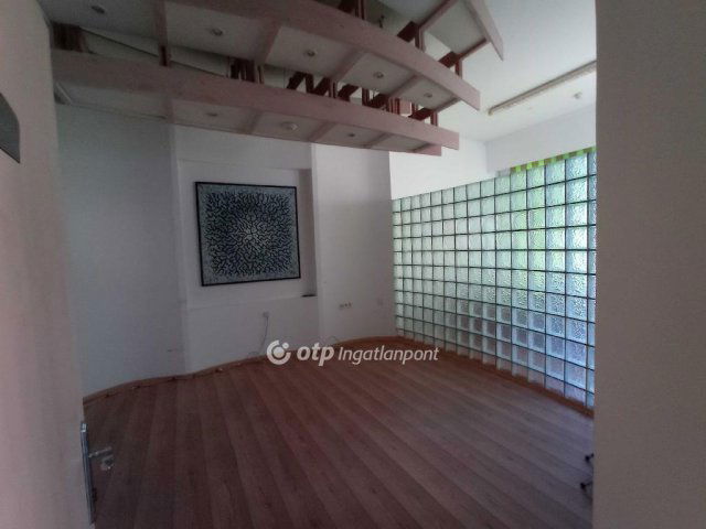 Eladó iroda, Kecskeméten 250 M Ft / költözzbe.hu