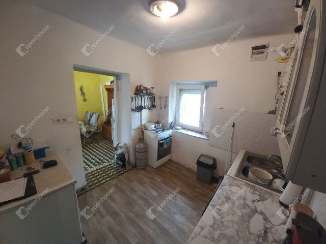 Eladó családi ház, Szászváron 9.8 M Ft, 2 szobás