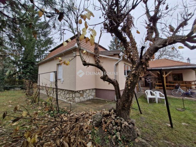 Eladó családi ház, Komáromban 75 M Ft, 3+1 szobás