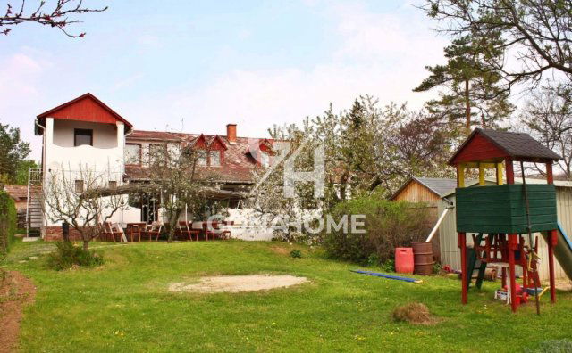 Eladó családi ház, Balatonrendesen 150.66 M Ft, 7+4 szobás