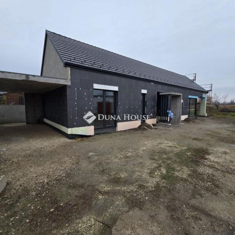 Eladó családi ház, Kiskőrösön 83 M Ft, 2 szobás